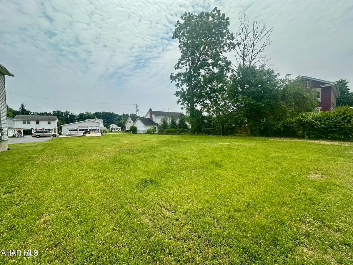 114-116 W W Main Street, Everett, PA 15537 - #1