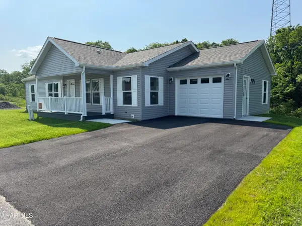 1066 Oak Terrace Drive, Martinsburg, PA 16662