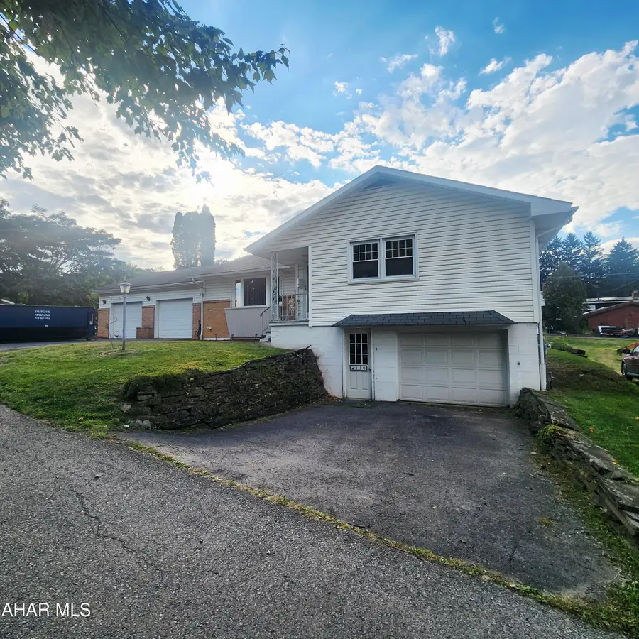 110 E Hudson Avenue, Altoona, PA 16602 - #2