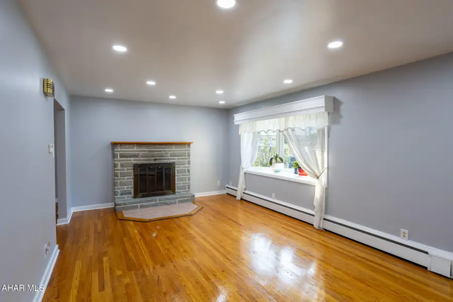 229 E Fairview Avenue, Altoona, PA 16601 - #2