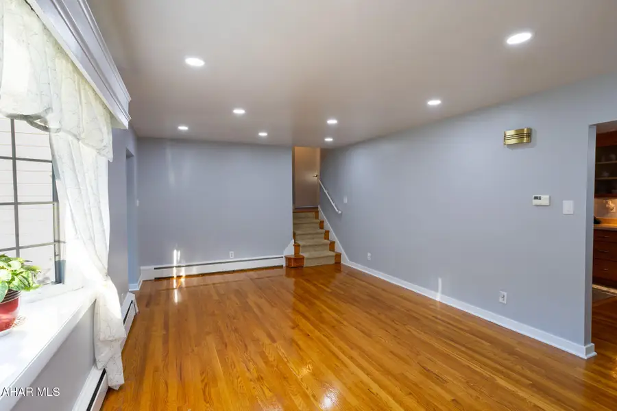 229 E Fairview Avenue, Altoona, PA 16601 - #3