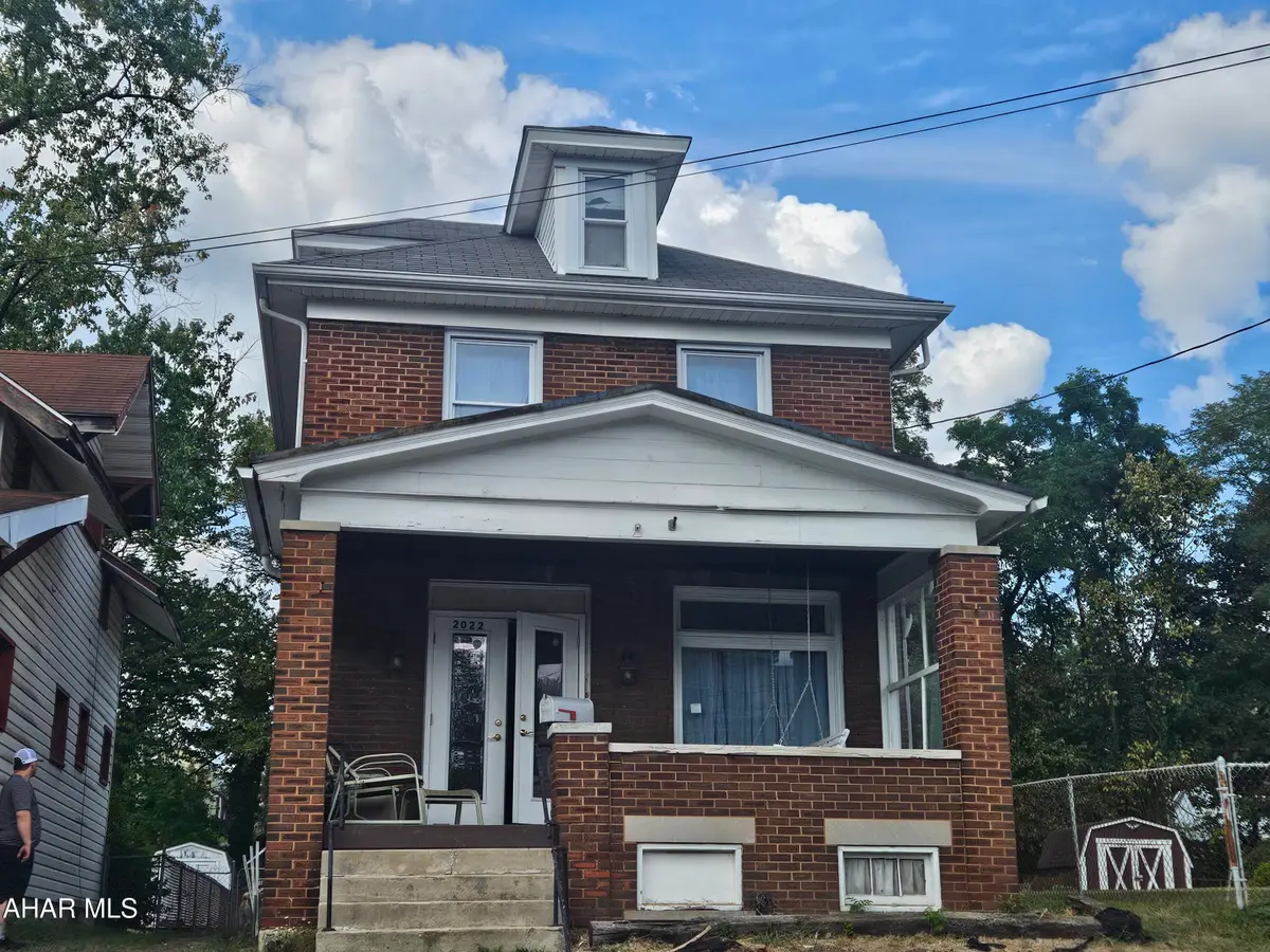 2022 Pine Avenue, Altoona, PA 16601 - #1