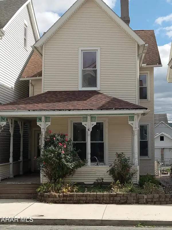 2313 W Chestnut Avenue, Altoona, PA 16601