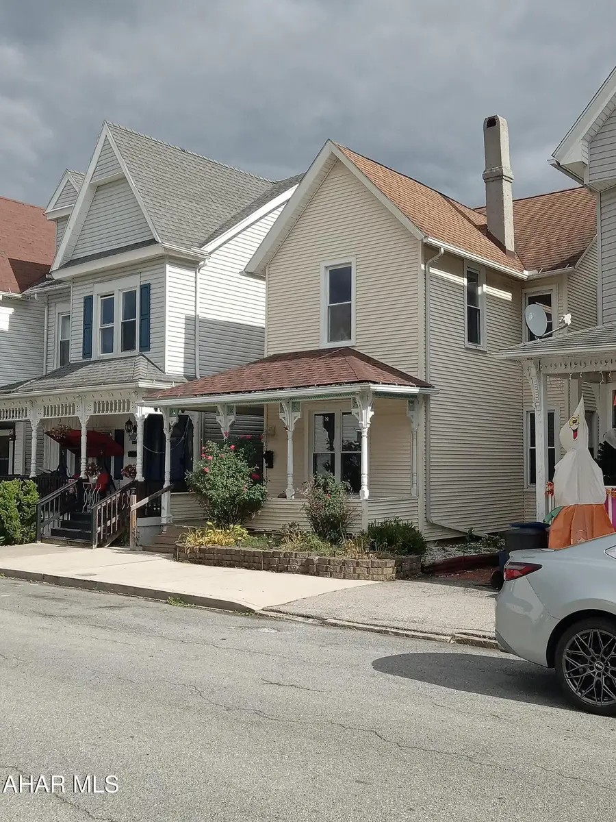 2313 W Chestnut Avenue, Altoona, PA 16601 - #2