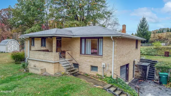 420 Deyarmin Road, Seward, PA 15954