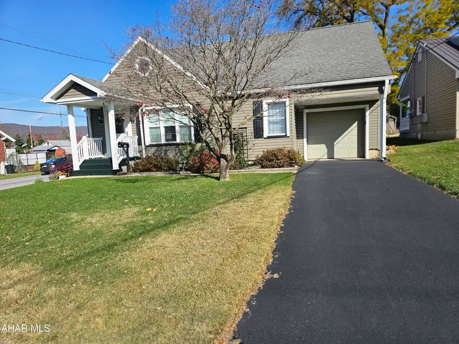 401 E Julian Street, Martinsburg, PA 16662 - #2