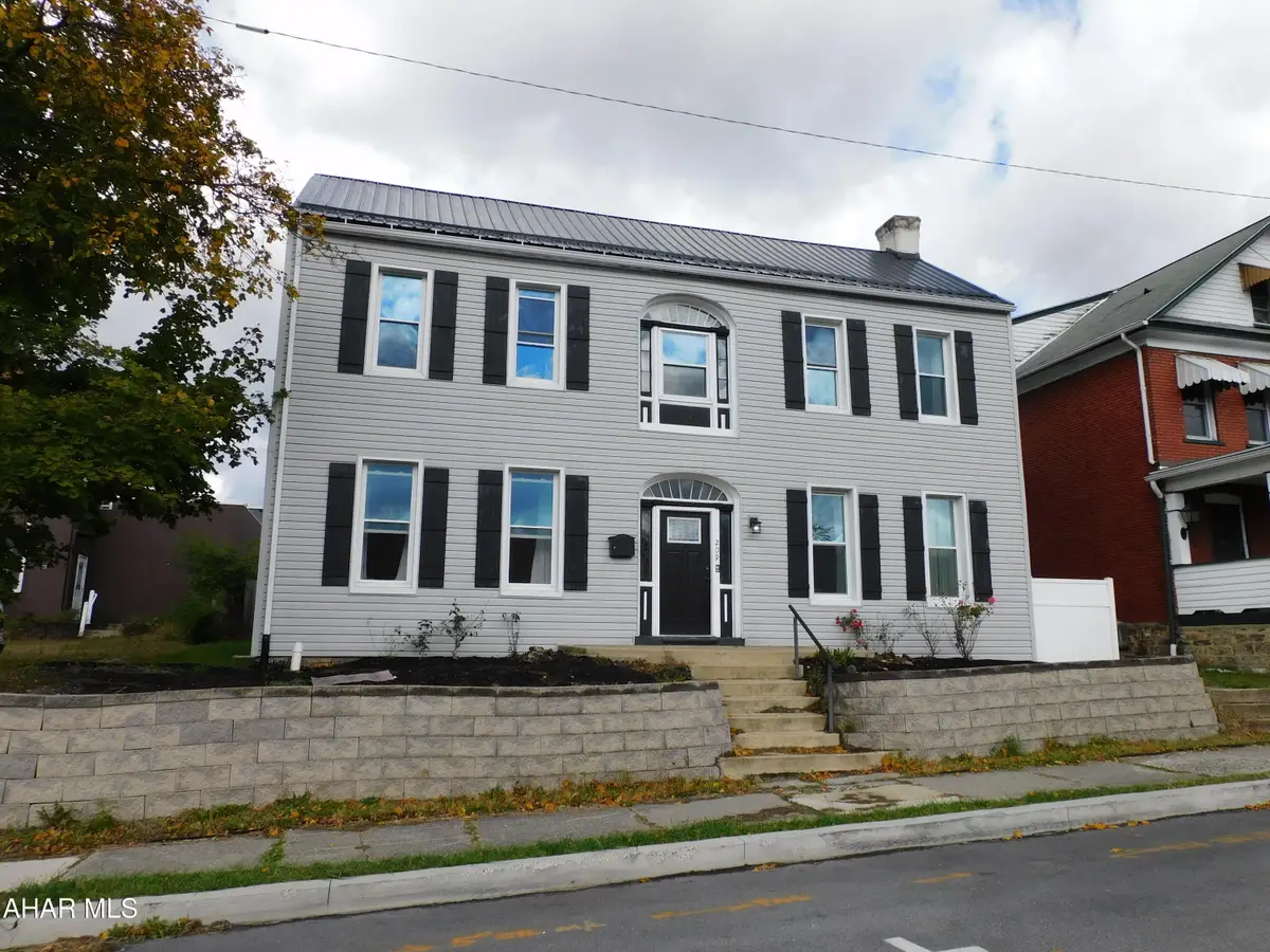 209 Mulberry Street, Hollidaysburg, PA 16648 - #1
