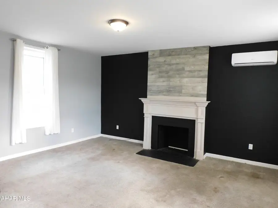 209 Mulberry Street, Hollidaysburg, PA 16648 - #2