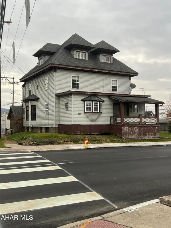 2201 Broad Avenue, Altoona, PA 16602