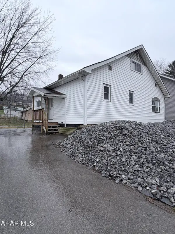 5361 E Pleasant Valley Boulevard, Tyrone, PA 16686