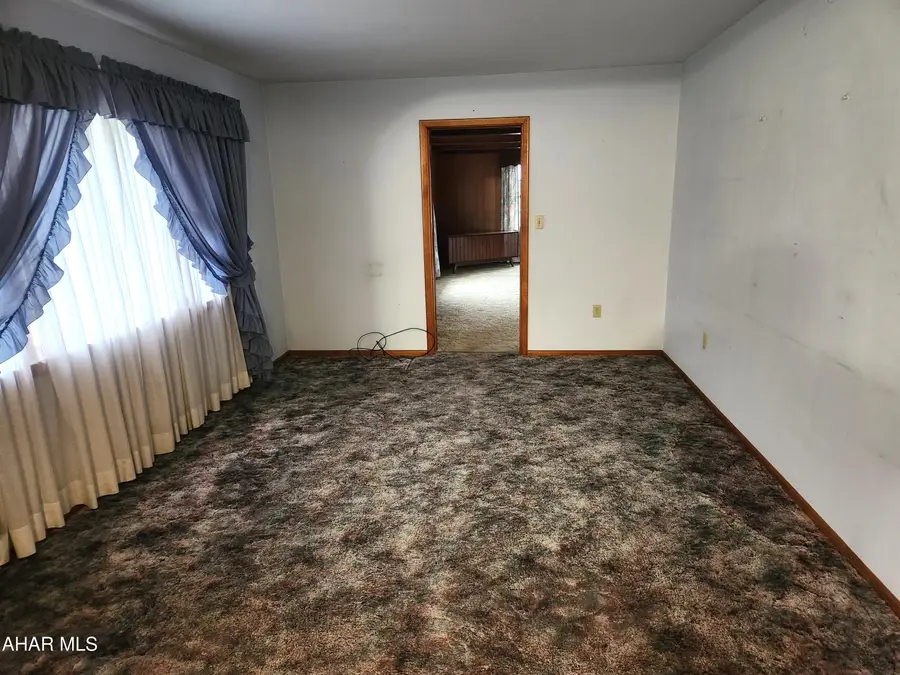 736 Quaker Valley Road, New Paris, PA 15554 - #3