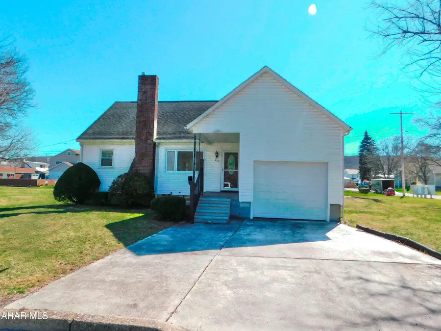 1029 6th Avenue, Duncansville, PA 16635 - #2