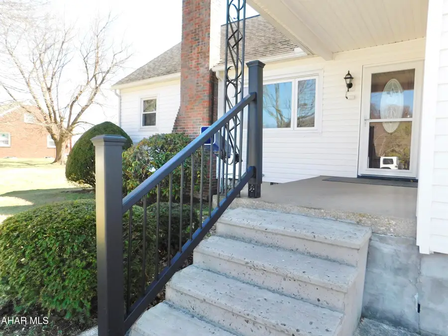 1029 6th Avenue, Duncansville, PA 16635 - #3