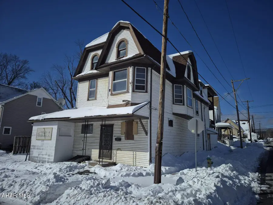 329 N 5th Avenue, Altoona, PA 16601 - #2