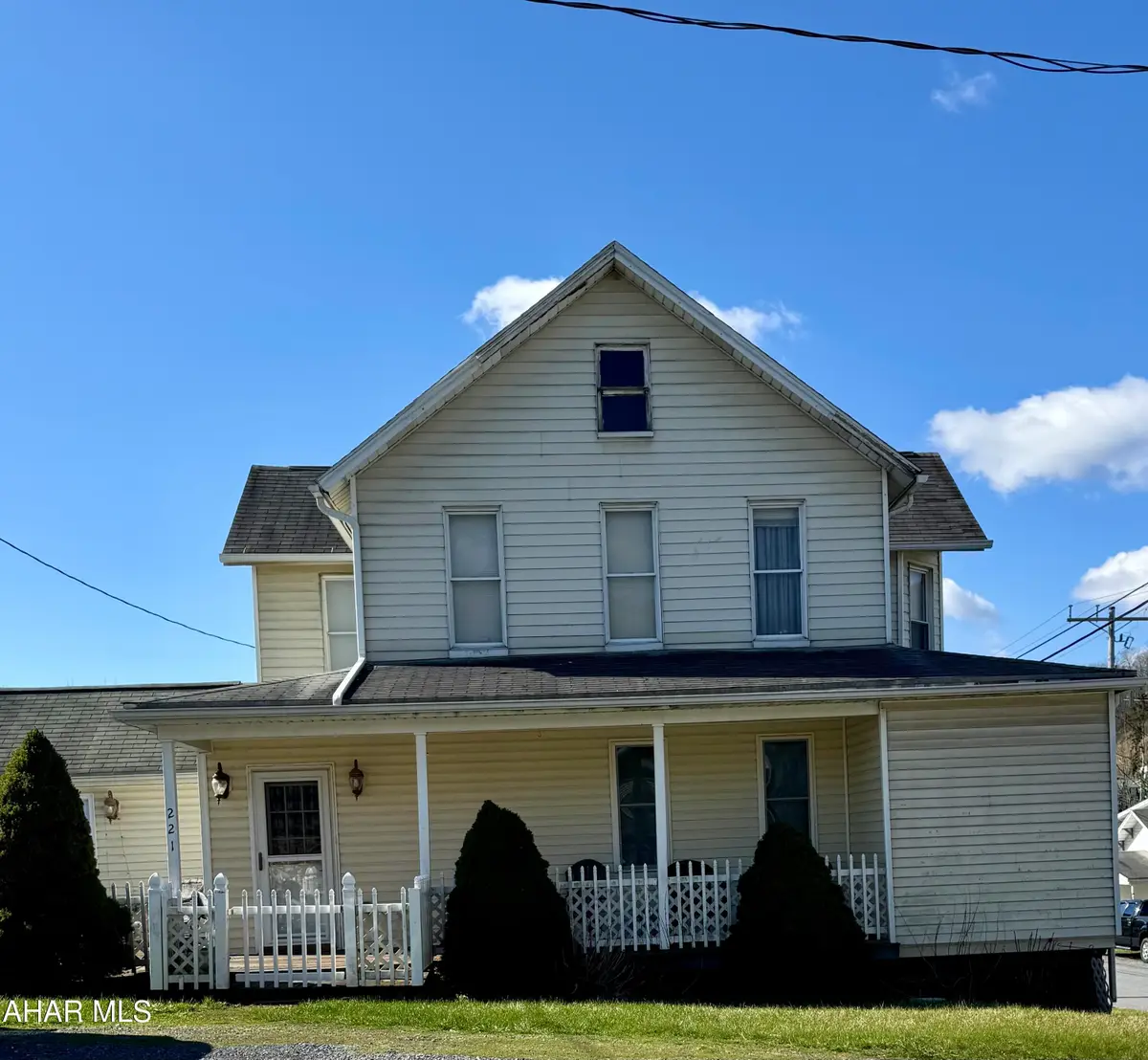221 W 5th Avenue, Everett, PA 15537 - #1