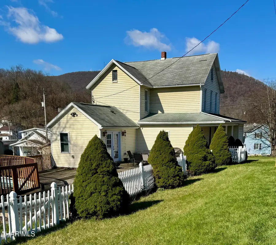 221 W 5th Avenue, Everett, PA 15537 - #2