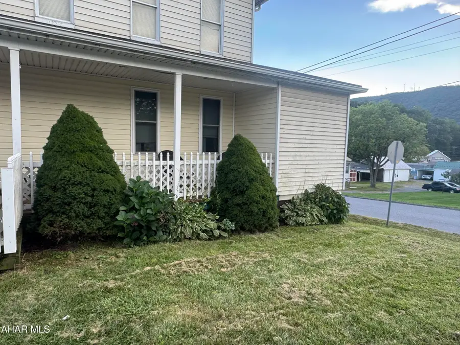 221 W 5th Avenue, Everett, PA 15537 - #3