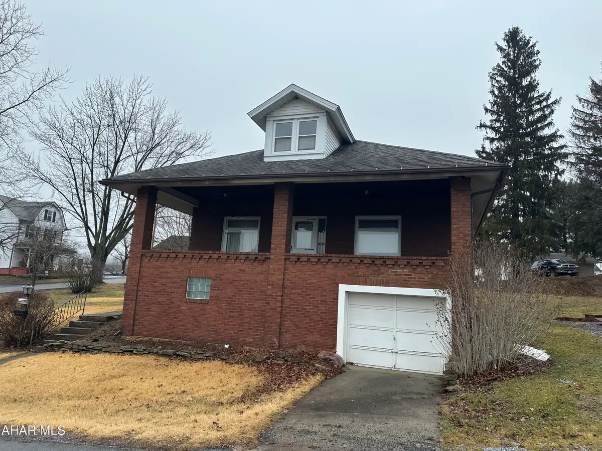 1518 27th Avenue, Altoona, PA 16601 - #1