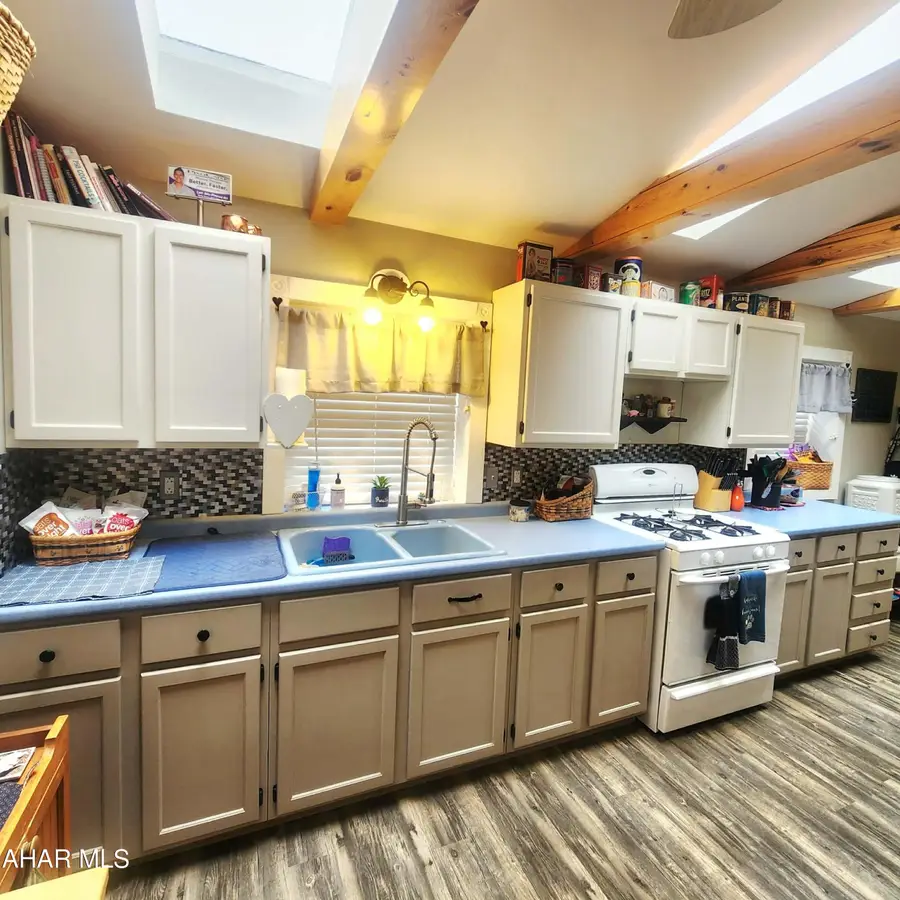 1506 W Logan Street, Bellwood, PA 16617 - #2