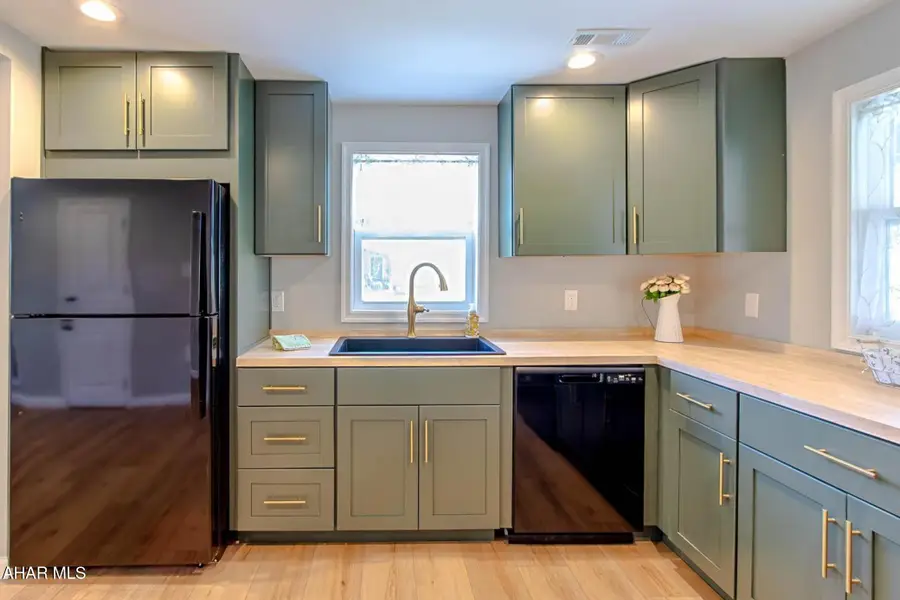 112 W 12th Street, Tyrone, PA 16686 - #2