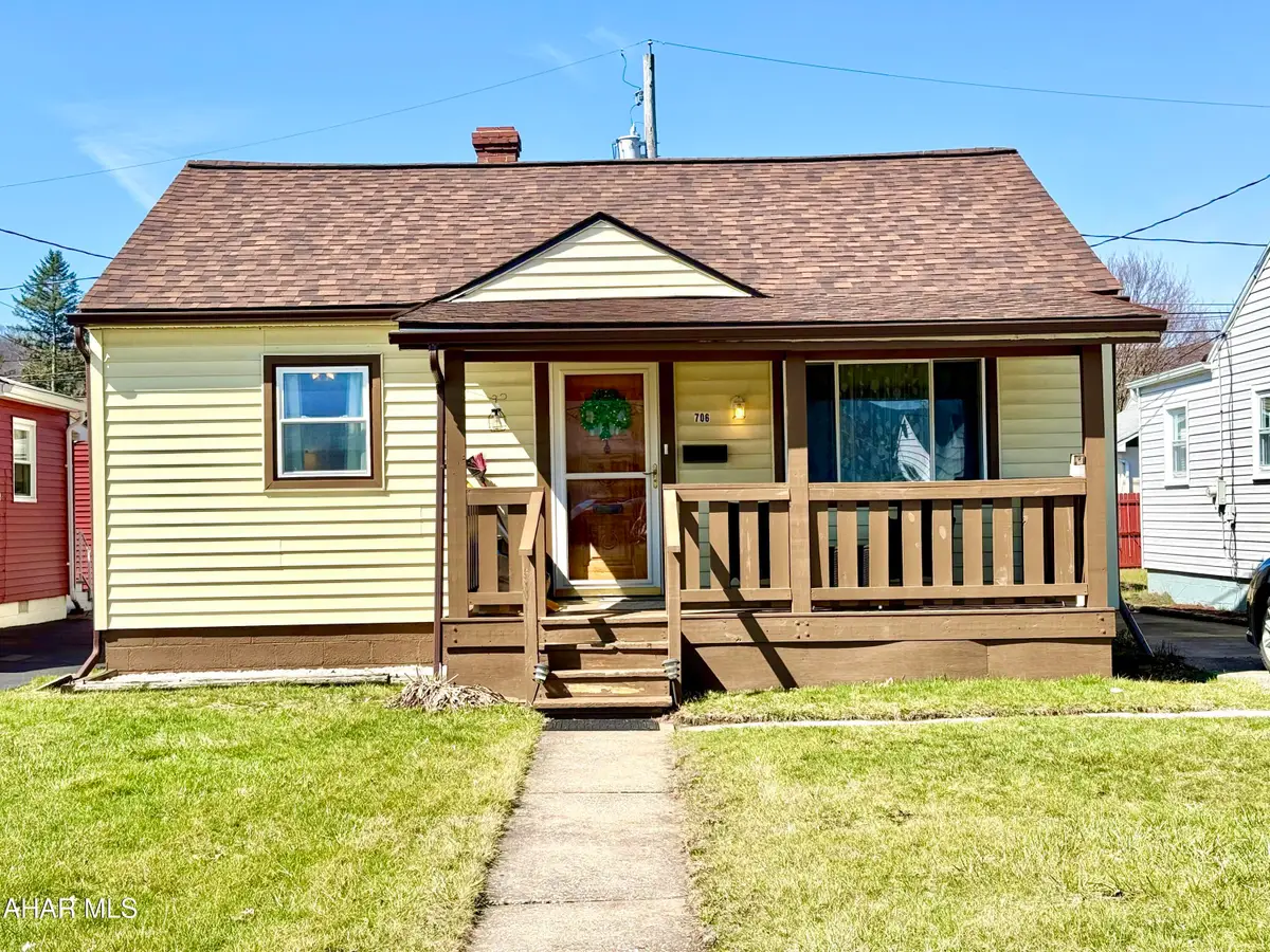 706 E 25th Avenue, Altoona, PA 16601 - #1