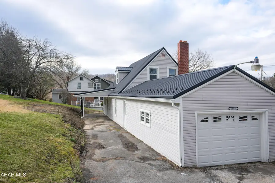 1067 N 20th Avenue, Altoona, PA 16601 - #2