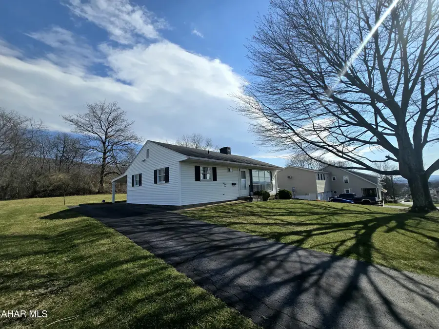 821 E Caroline Avenue, Altoona, PA 16602 - #3
