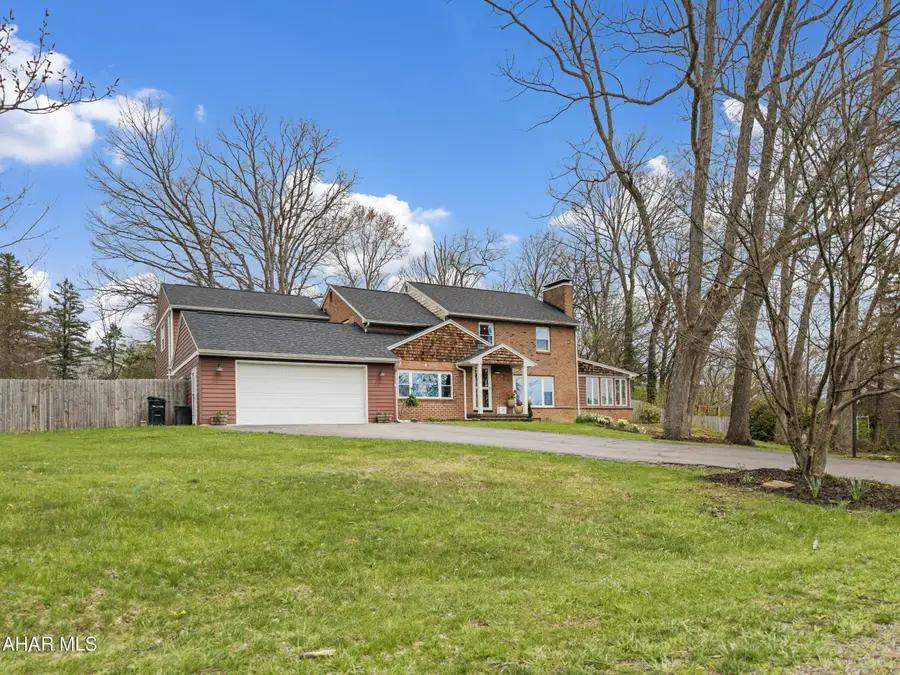 3 Oak Street, Hollidaysburg, PA 16648 - #2