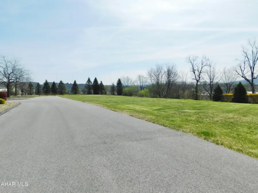 415 Parkview Lane, Altoona, PA 16601 - #3