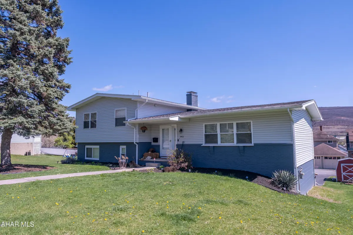 1921 Grant Avenue, Altoona, PA 16602 - #1