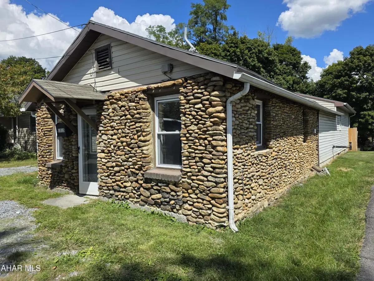 1515 W Logan Street, Bellwood, PA 16617 - #1