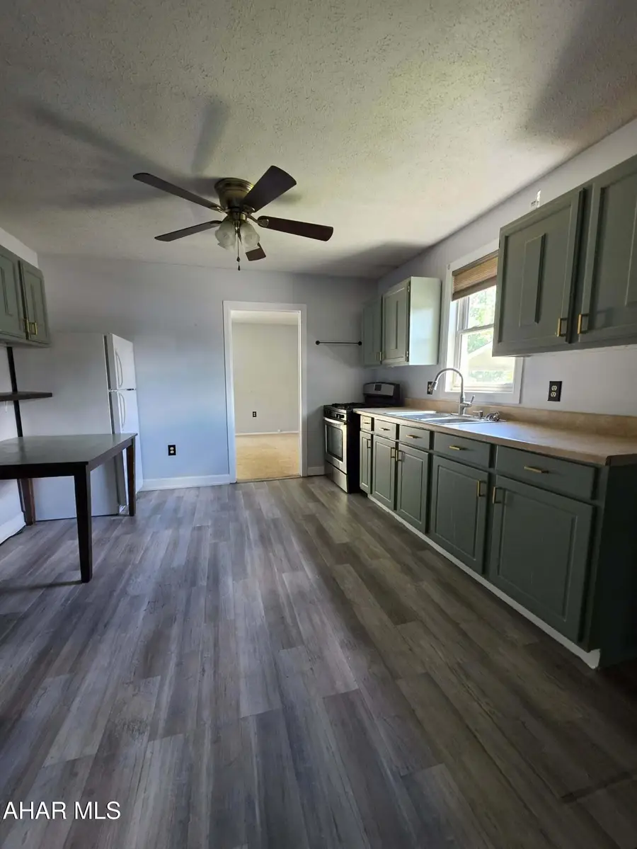 1515 W Logan Street, Bellwood, PA 16617 - #3