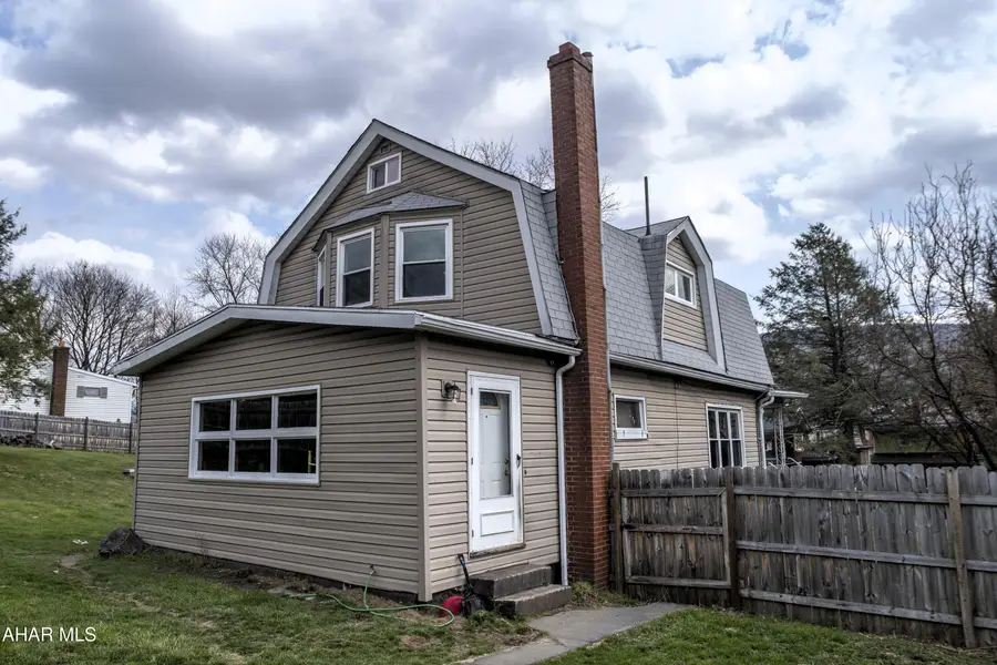 711 E Bell Avenue, Altoona, PA 16602 - #3