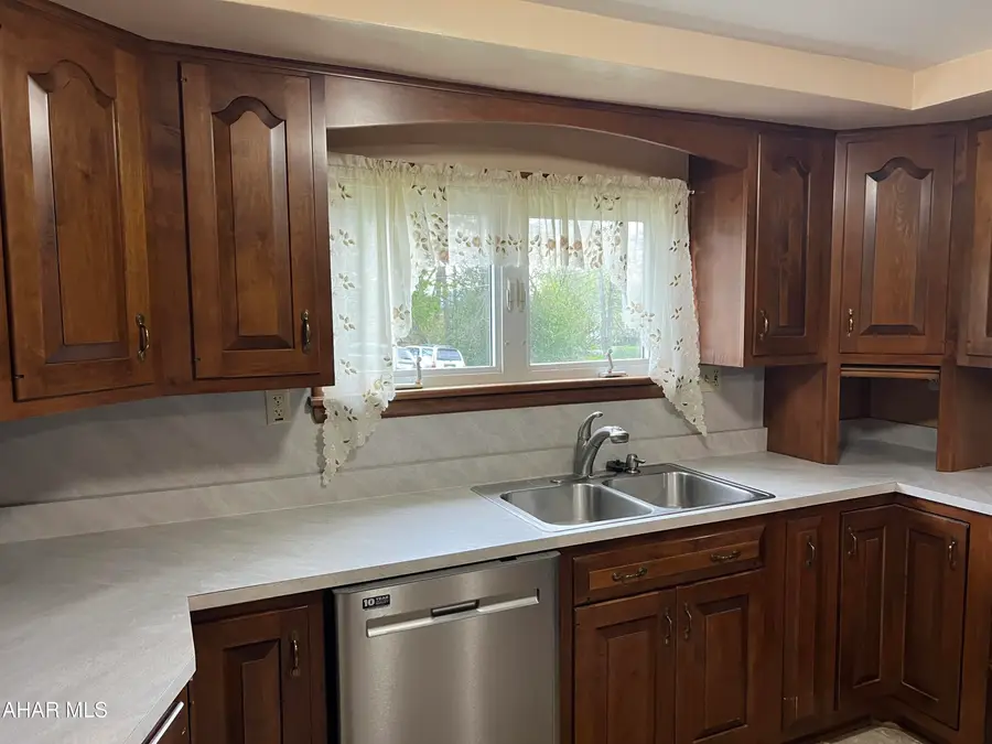 205 Dale Circle, Altoona, PA 16601 - #2