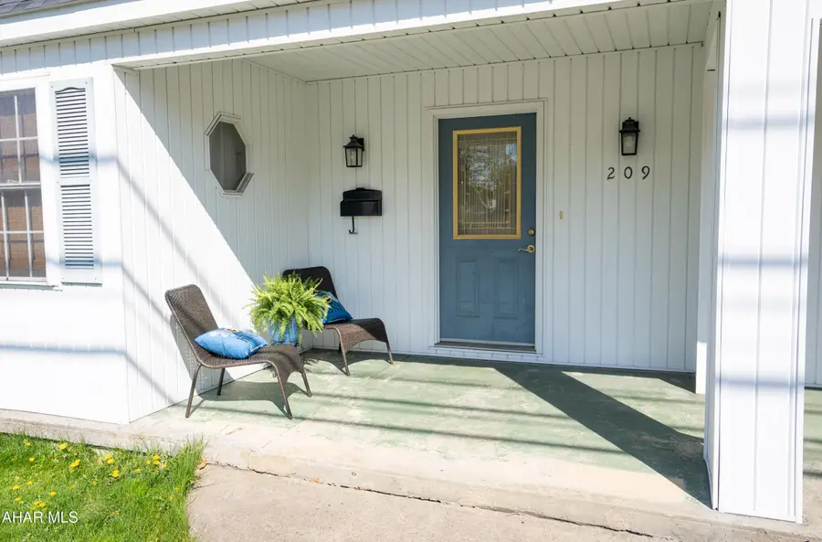 209 Keystone Street, Altoona, PA 16602 - #2