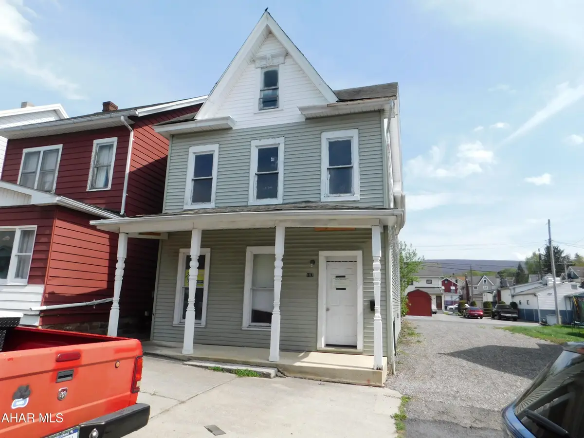 107 E 4th Avenue, Altoona, PA 16602 - #1
