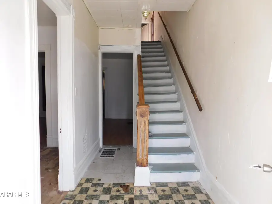 107 E 4th Avenue, Altoona, PA 16602 - #2