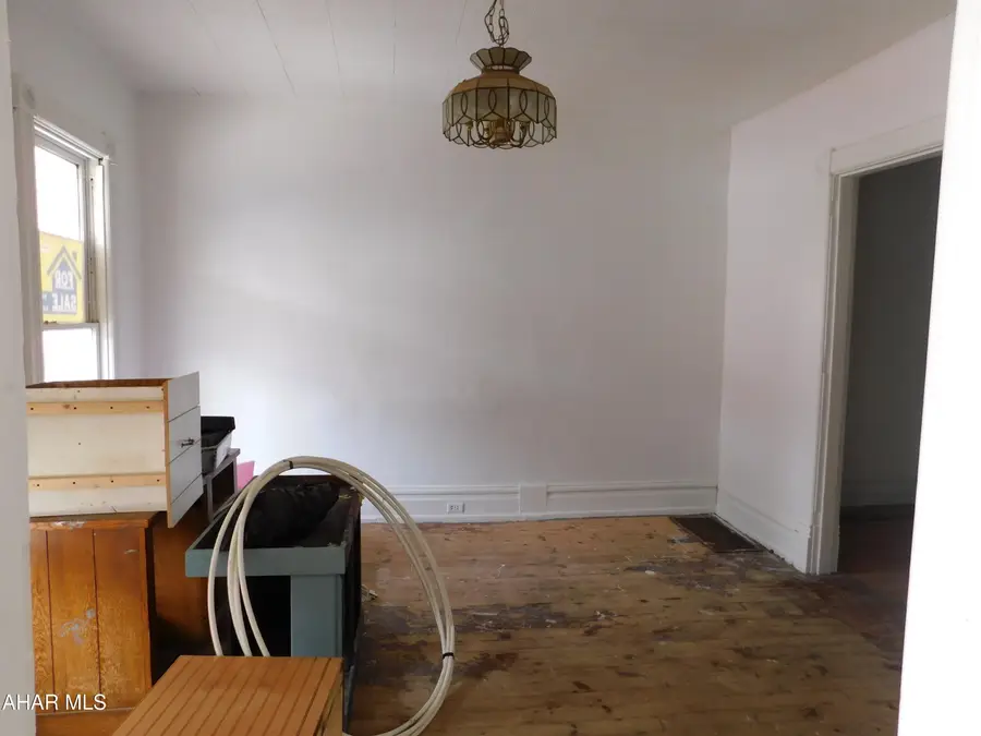 107 E 4th Avenue, Altoona, PA 16602 - #3