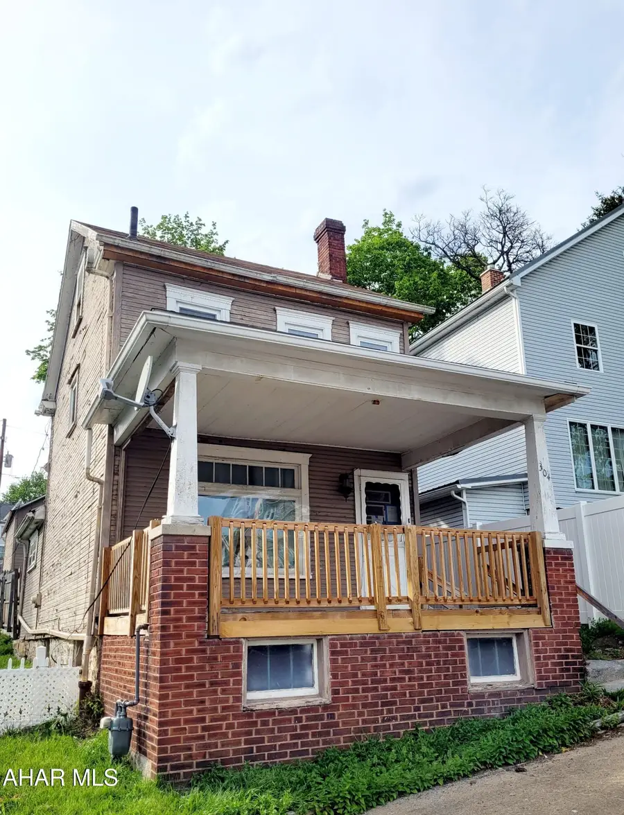 304 Maple Avenue, Altoona, PA 16601 - #2