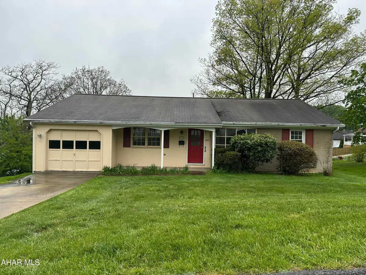 2501 15th Street, Altoona, PA 16601 - #1