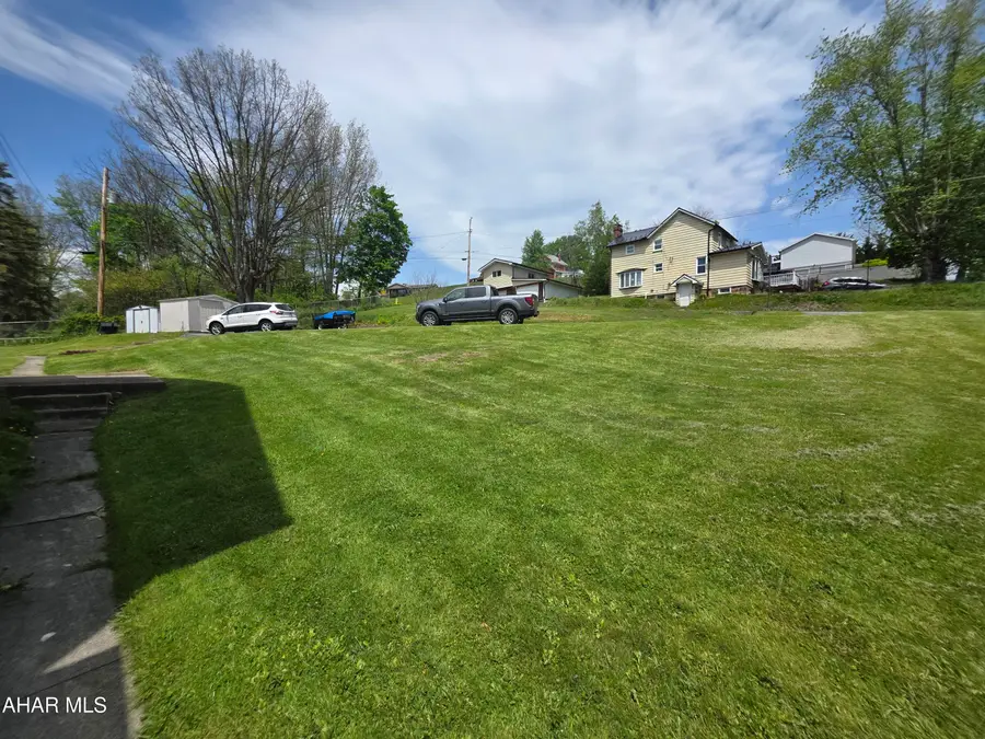 1347 N 7th Avenue, Altoona, PA 16601 - #2