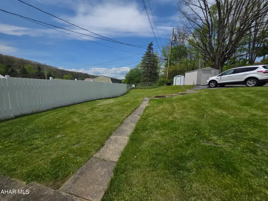 1347 N 7th Avenue, Altoona, PA 16601 - #3