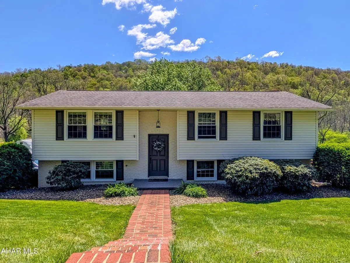 635 Cumberland Road, Bedford, PA 15522 - #1