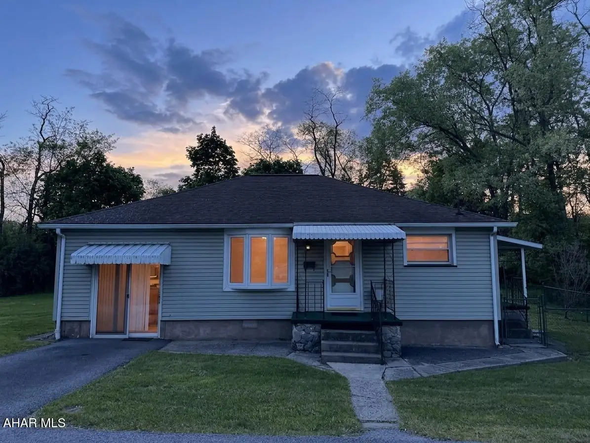 3935 Oak Avenue, Altoona, PA 16601 - #1