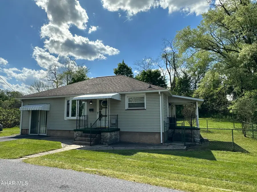 3935 Oak Avenue, Altoona, PA 16601 - #3