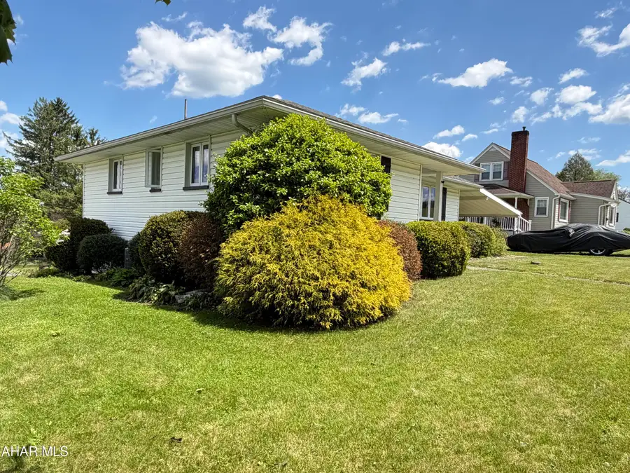 716 Sage Hill Drive, Williamsburg, PA 16693 - #2