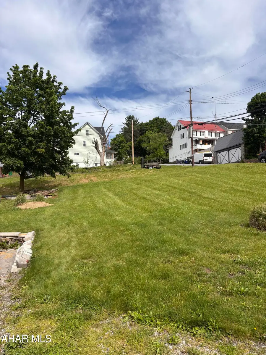 1127 N 4th Avenue, Altoona, PA 16601 - #3