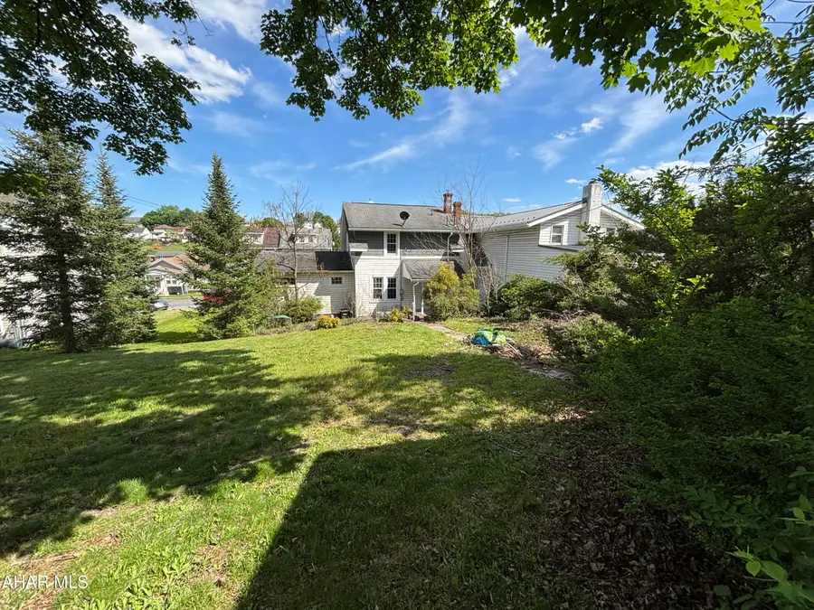 122 E 25th Avenue, Altoona, PA 16601 - #2