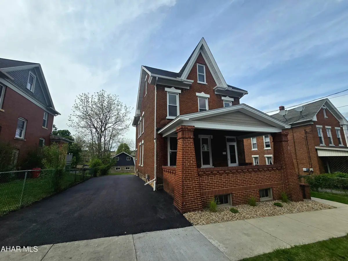 523 Pine Street, Hollidaysburg, PA 16648 - #1