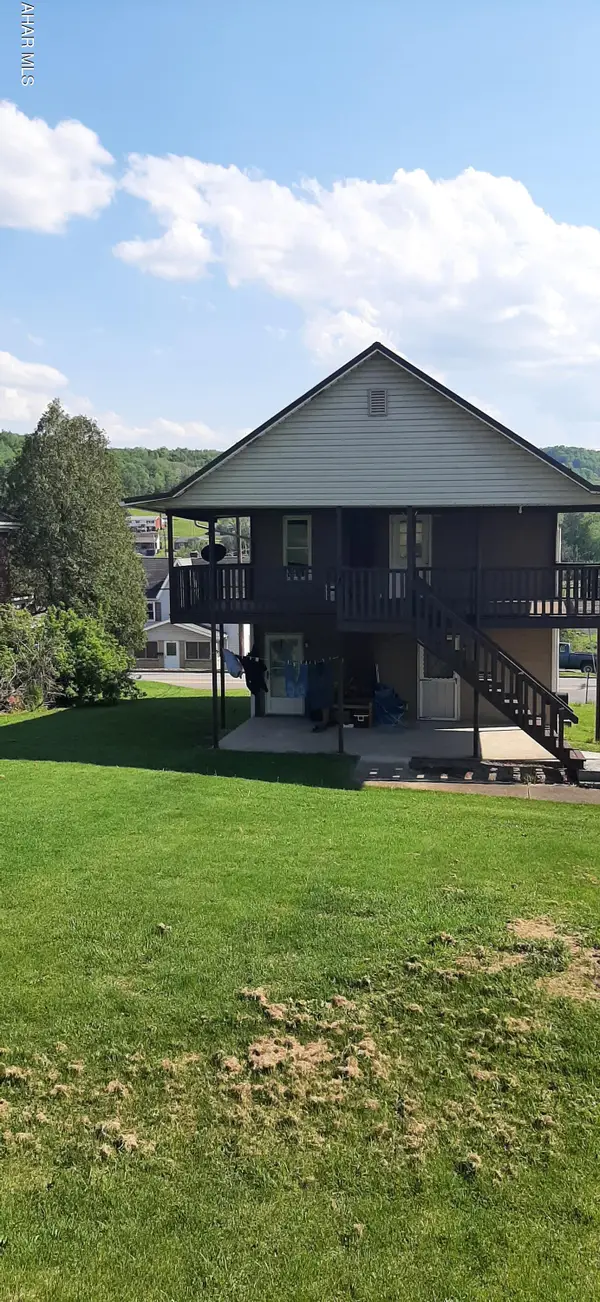 2209 Philadelphia Avenue, Northern Cambria, PA 15714